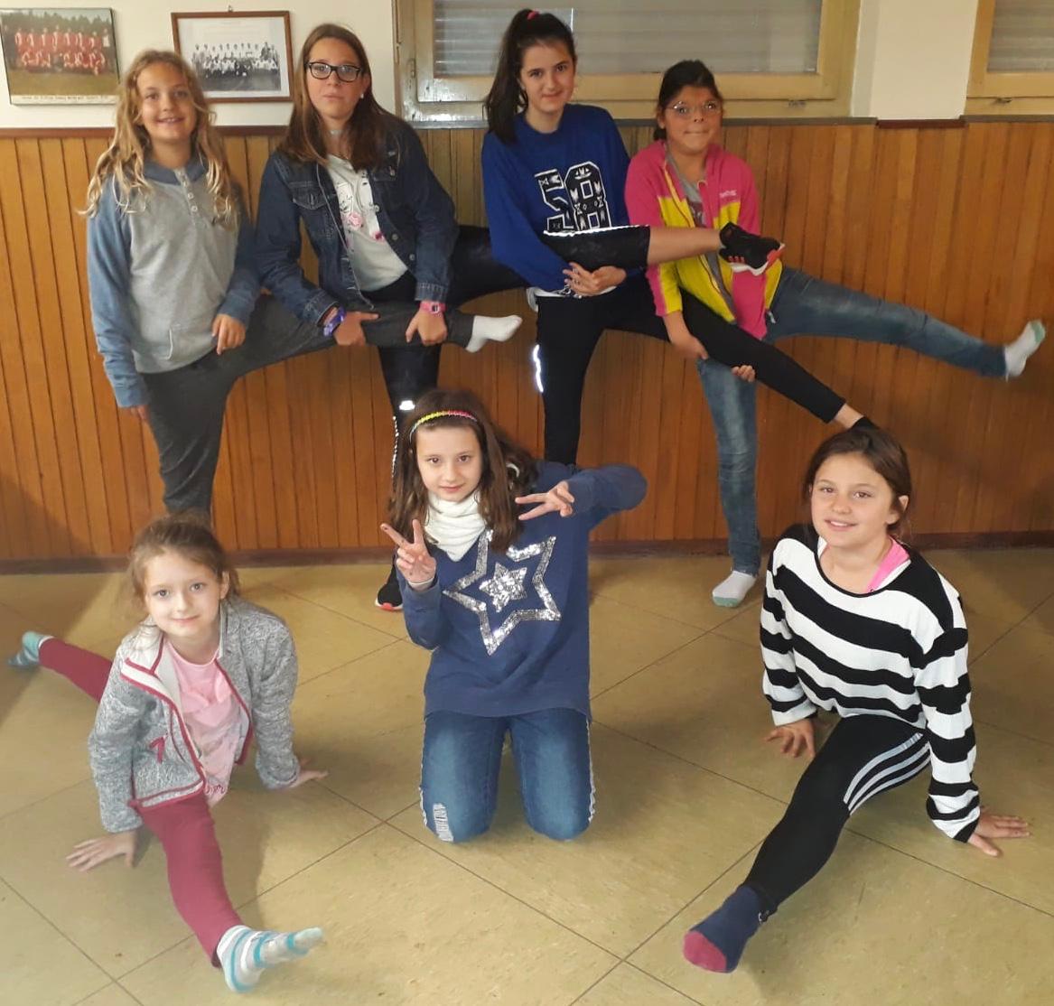 Sweet Dancers